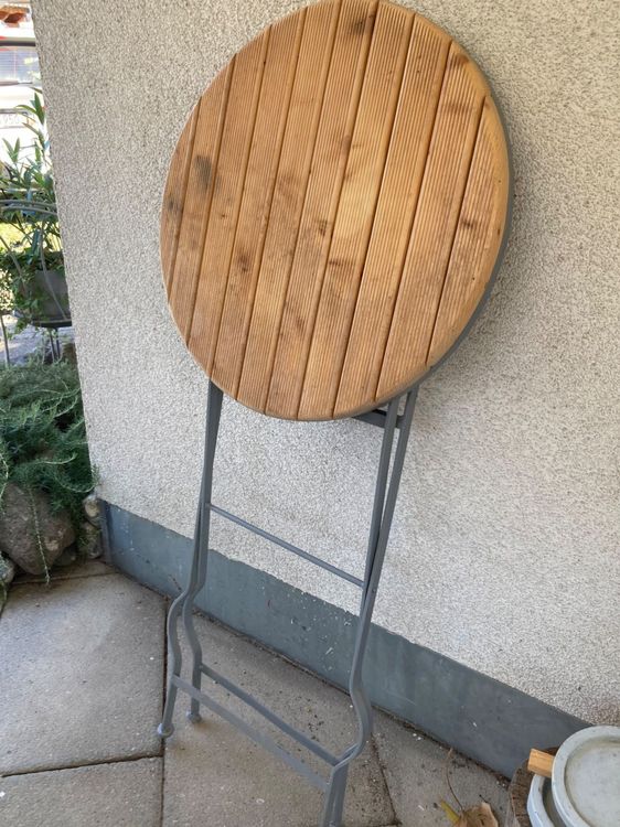 Outsunny Runder Beistelltisch Für Garten & Balkon – Mit SPC-Tischplatte, Metallrahmen & Rutschfesten Füßen In Holzoptik