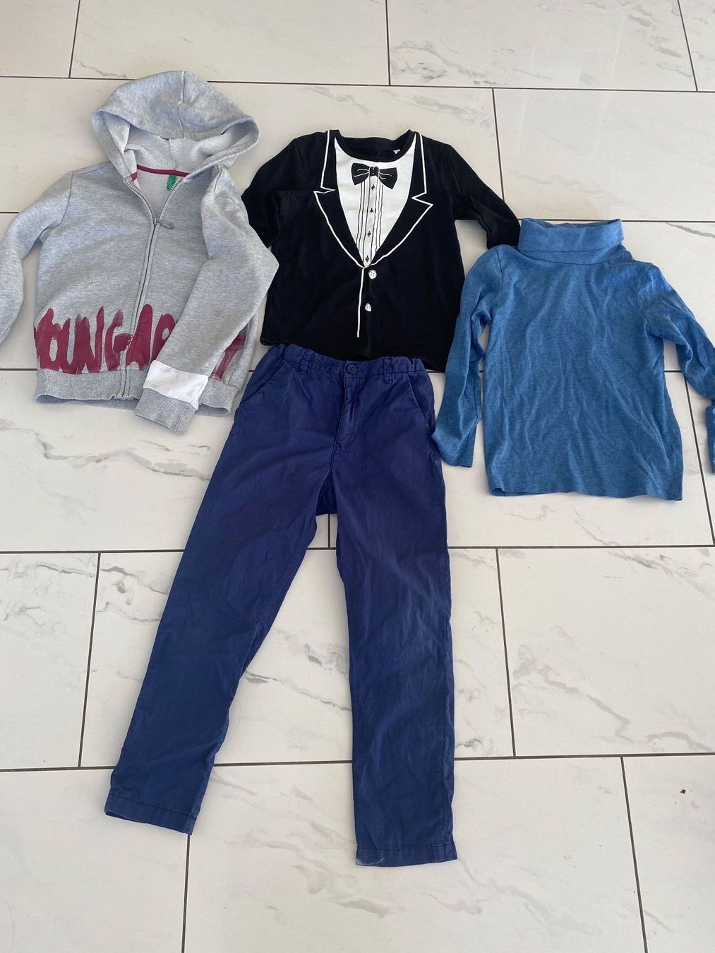 Lotti & Set di vestiti: Kleiderpaket Jungs, Gr. 128 – Usato da Anières venduto da elenafred