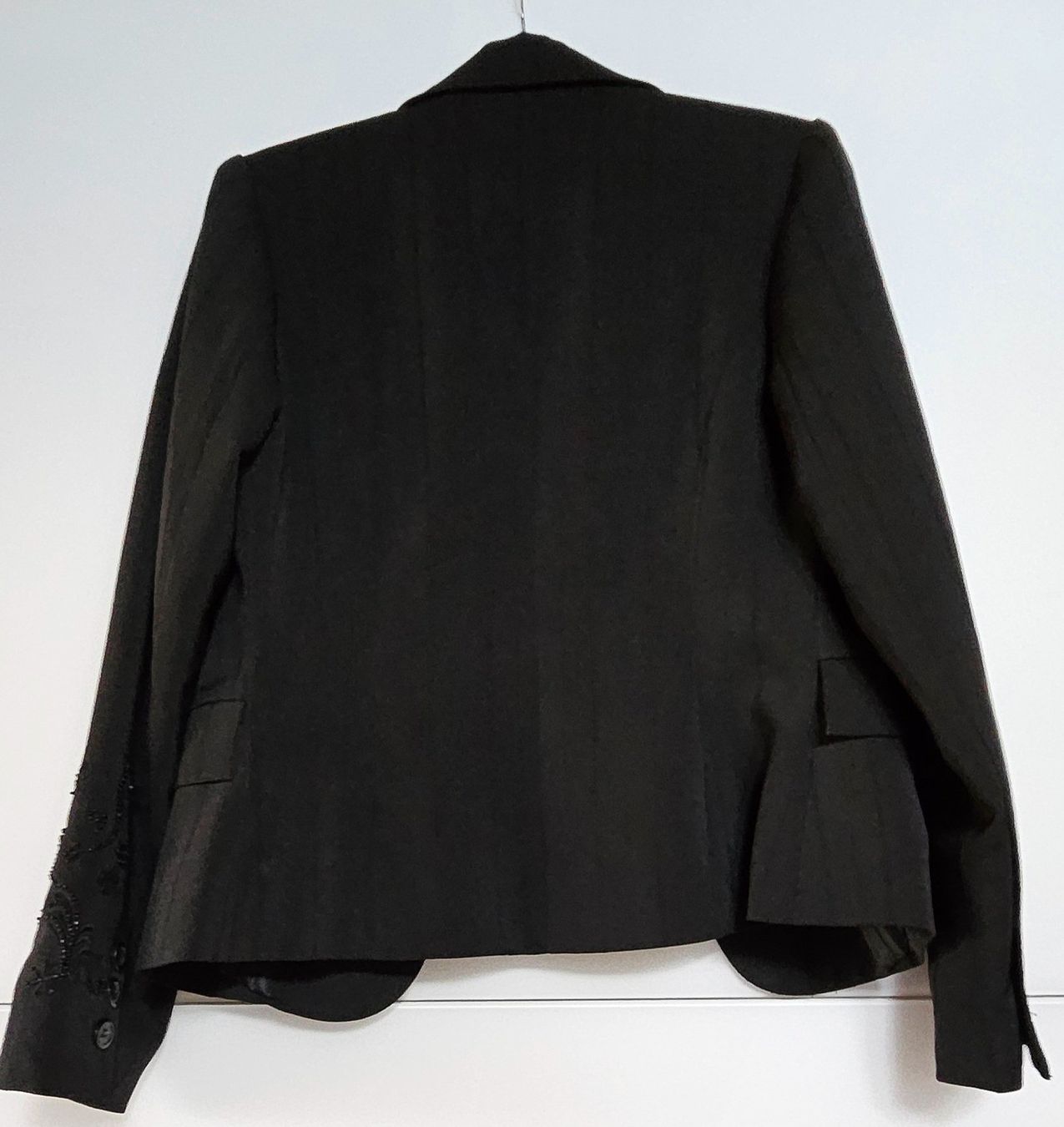 Jacken: Schwarzer Blazer Gr. 34/36 mit Perlenstickerei – Gebraucht aus Wimmis von sal_rj9j 1