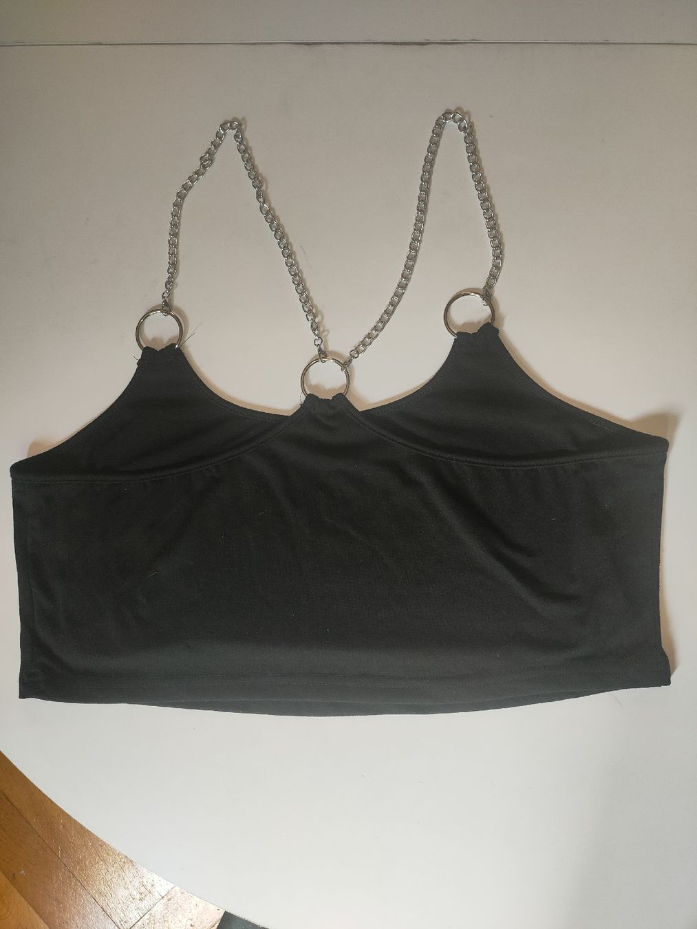 Top: Top noir avec chaînes argentées, taille Xl – Usato da Lausanne venduto da Cassandra11 1