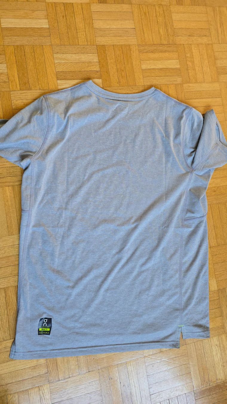 On T-Shirts: On t-shirt L – Gebraucht aus Wallisellen von theblacksheep 6