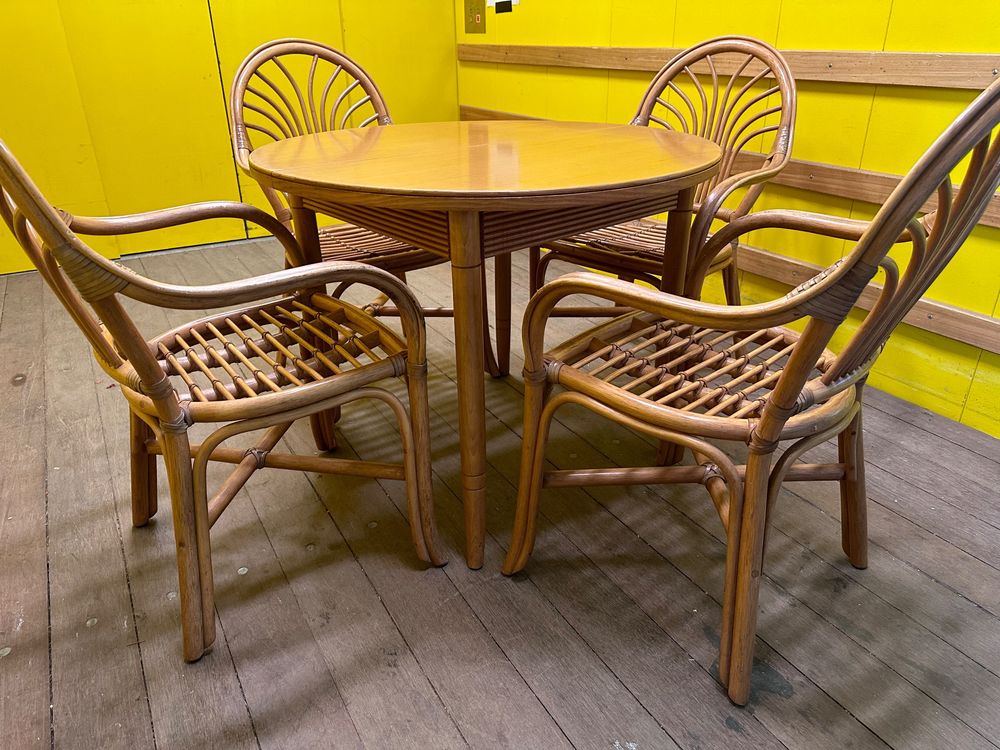 Roberti Rattan Rundtisch mit 4x Stühle Kaufen auf Ricardo