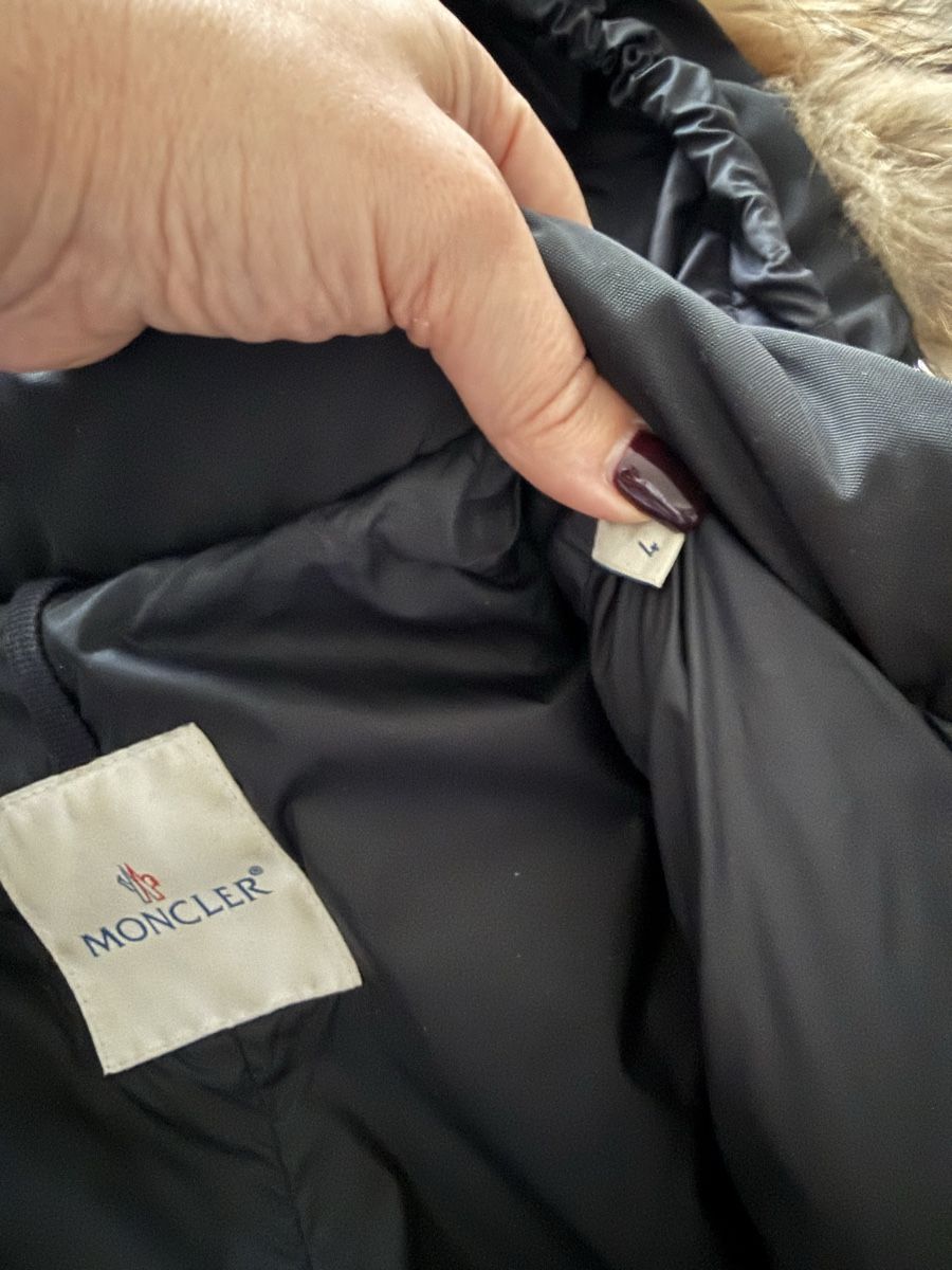 Moncler Giacche: Moncler Daunenjacke mit Pelz Gr.4 – Usato da Zug venduto da Ele_wid 3