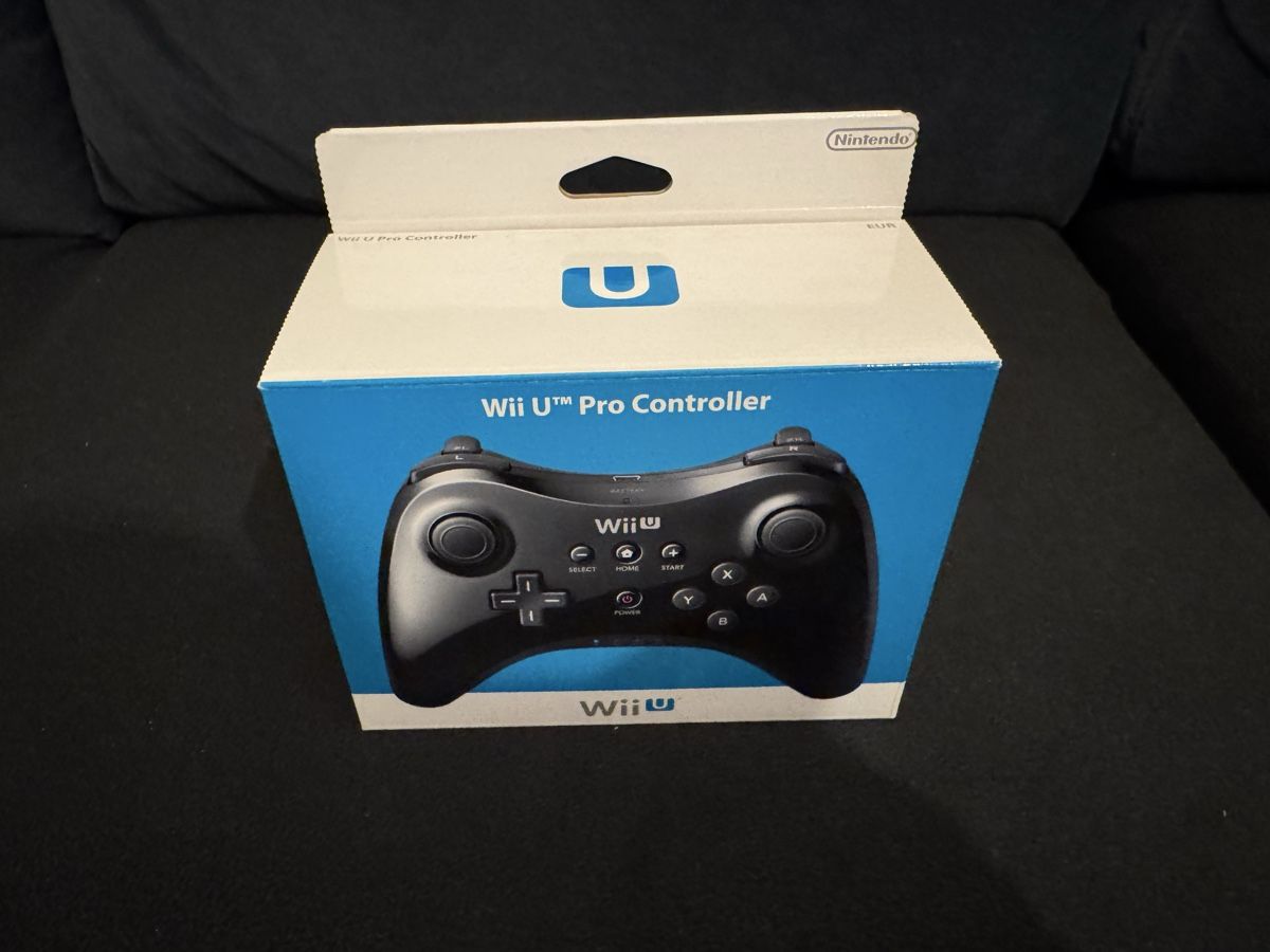 Nintendo Controller: Wii U Pro Controller Neu – Nuovo (secondo la descrizione) da Winterthur venduto da suntomic