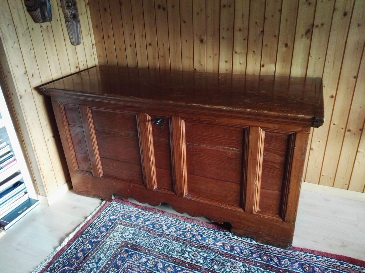 Cassapanche: Antike Holztruhe, wunderschön und geräumig – Usato da Altendorf venduto da TISPA.SHOP 1