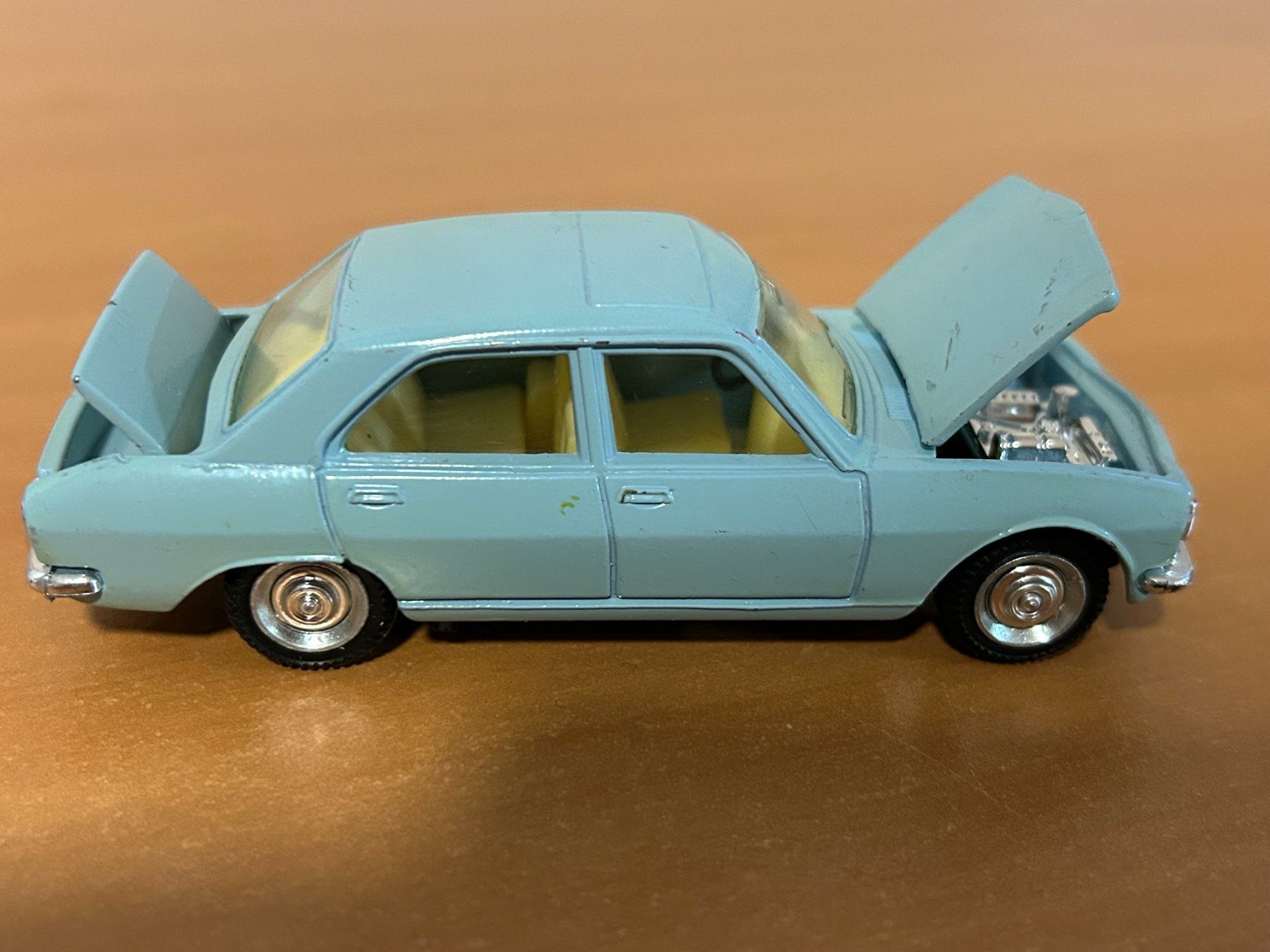 Peugeot Modellini d'auto: Peugeot 504 Pilen 1:43 – Usato da Schafisheim venduto da Ducati57 5