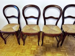 4 chaises en noyer