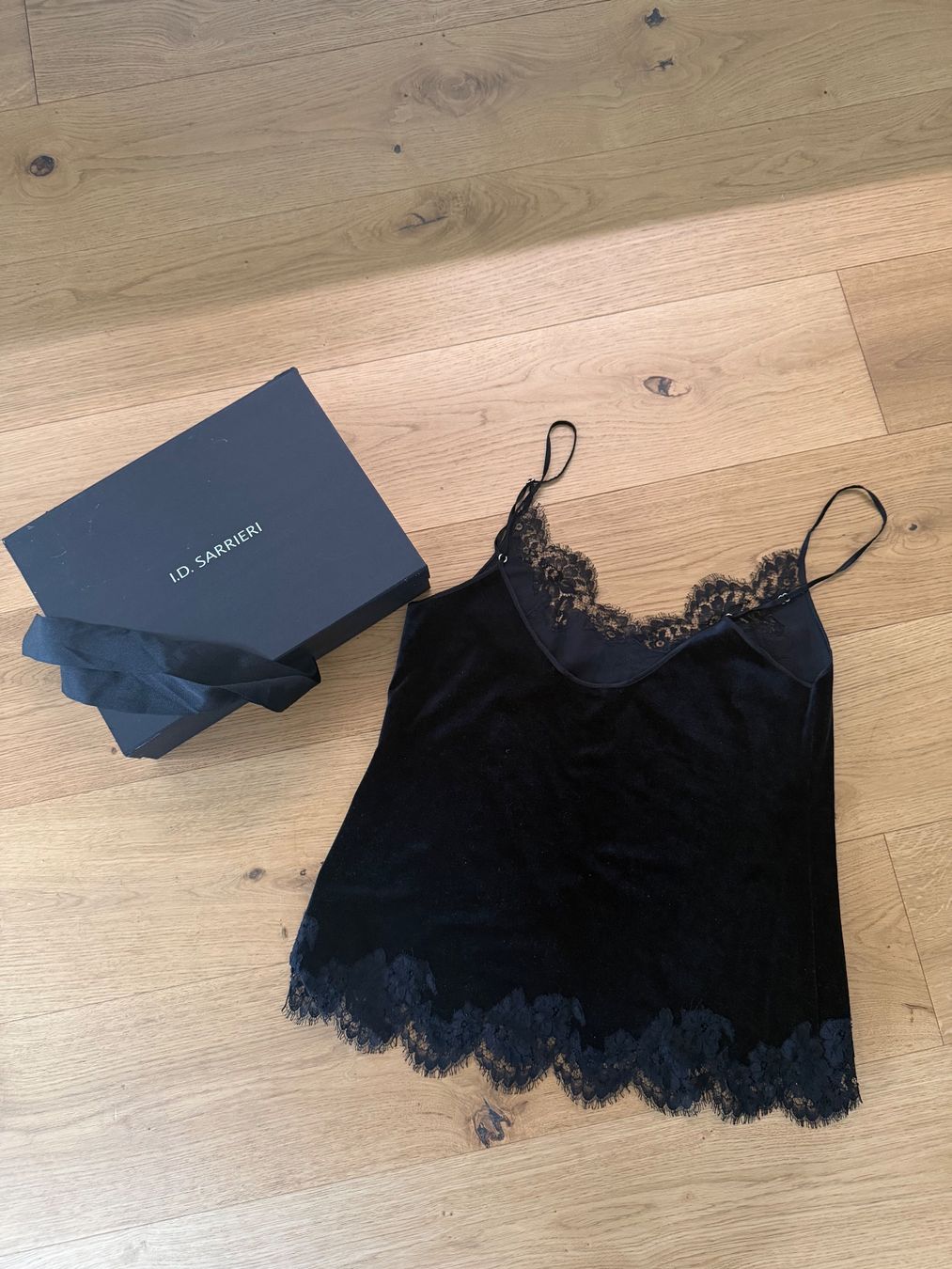 Lotti di vestiti: I.D. Sarieri Lounge Set – Usato da Zürich venduto da ank_5qjk 2