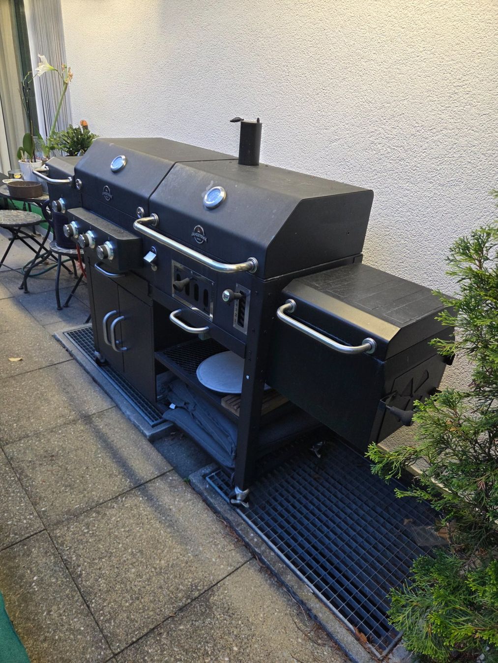 Griglie: Gasgrill mit Smoker – Usato da Herisau venduto da mischa30 1