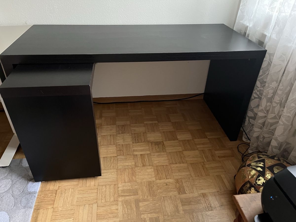 Scrivanie: Arbeitstisch zu verkaufen – Usato da Zürich venduto da inf_99g9 1