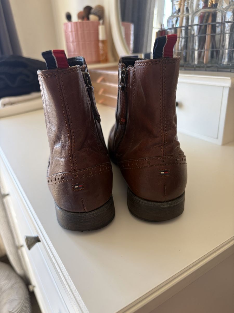 Tommy Hilfiger Damenschuhe: Tommy Hilfiger Boots Grösse 37  – Gebraucht aus Basel von Brunner.T 1