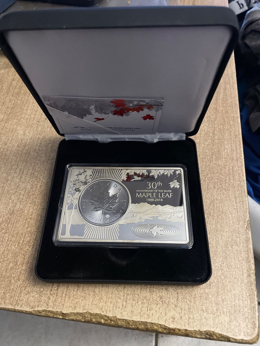 Metalli preziosi: 1OZ Maple Leaf 30th anniversary 2018 in 3OZ Barren – Nuovo e nell'imballaggio originale da Schlossrued venduto da Tkanada
