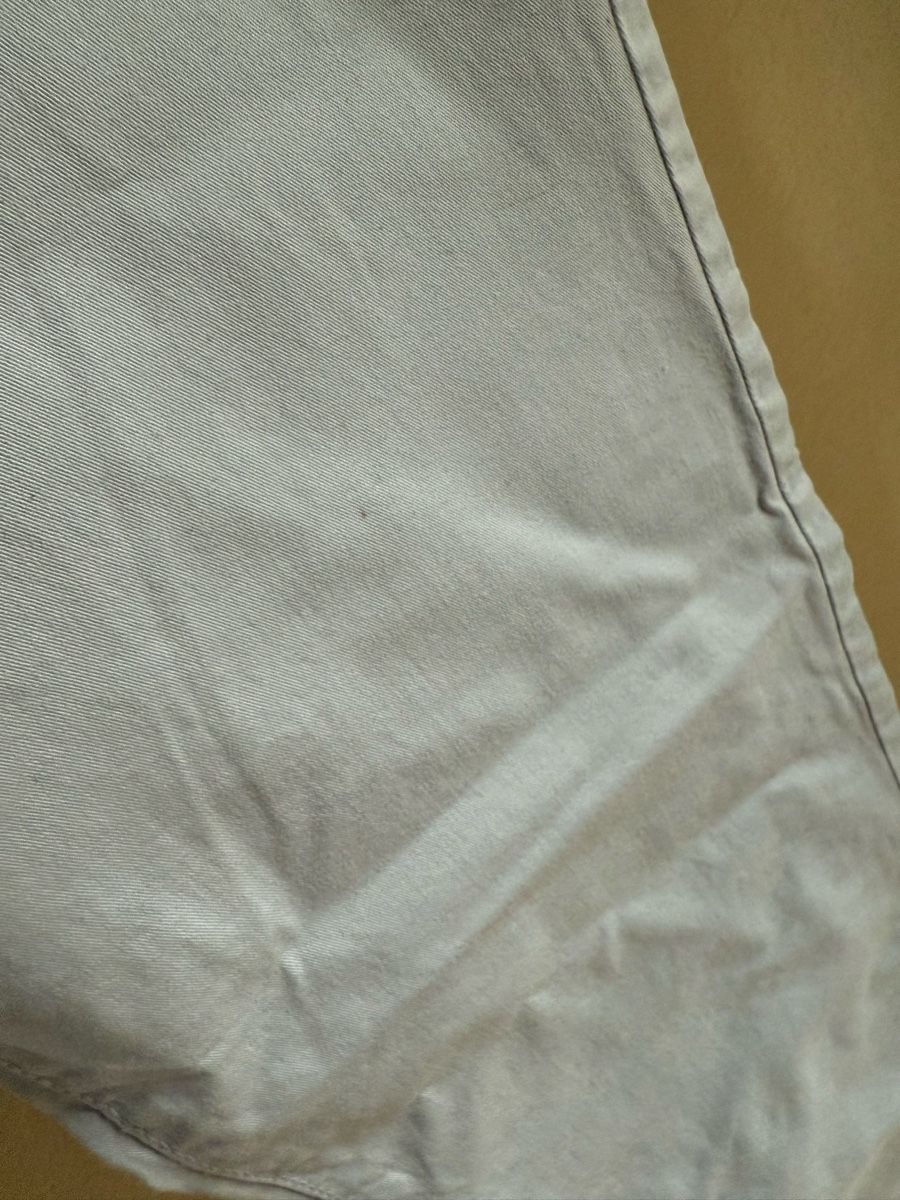 C&A Pantaloni: Pantalon chino bleu clair C&A, t.36/S – Usato da Tavannes venduto da Thriftshop 3