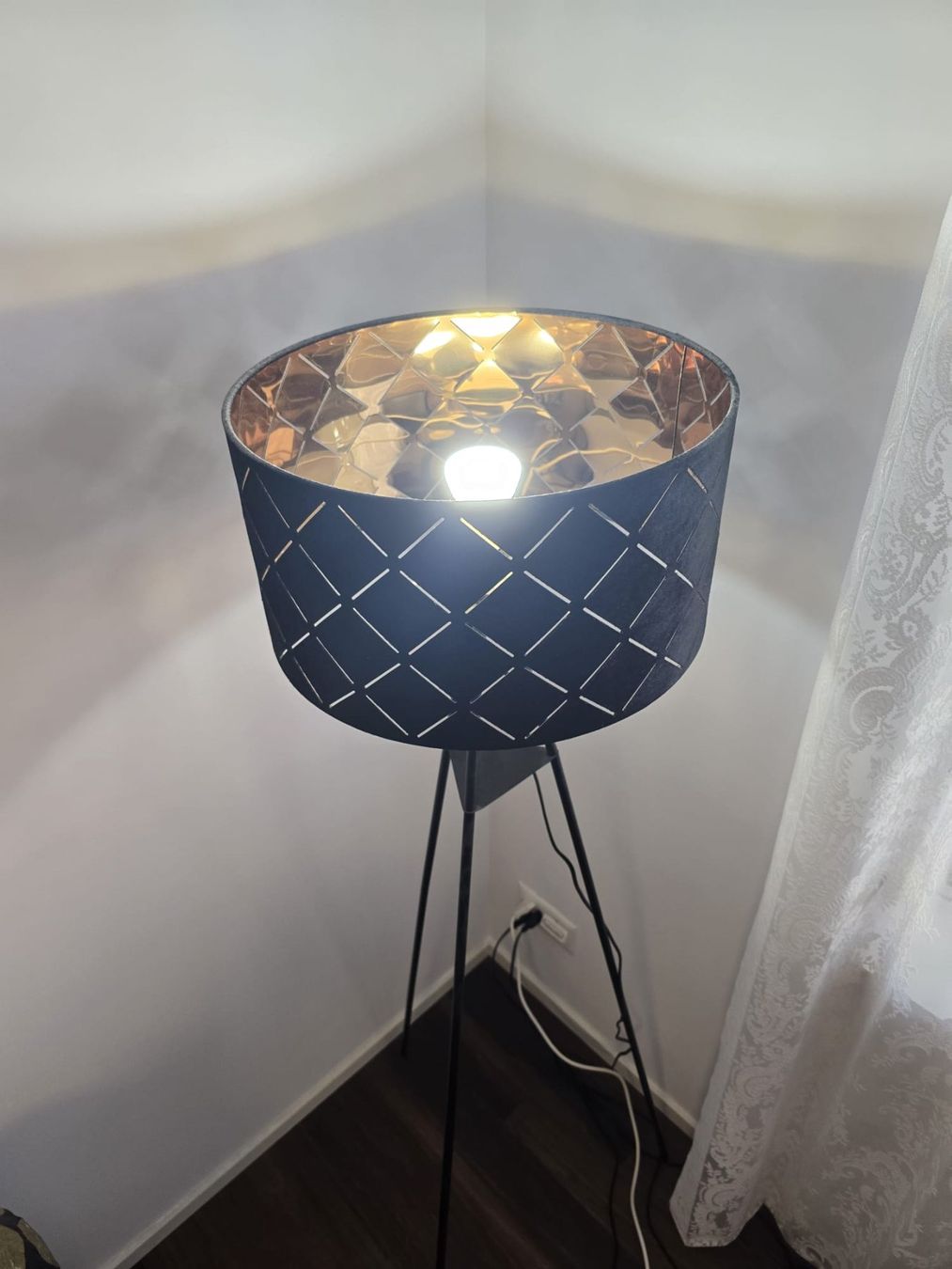 Lampes: Stehlampe mit Hue Birne – D'occasion à Zürich par Sinanino 4