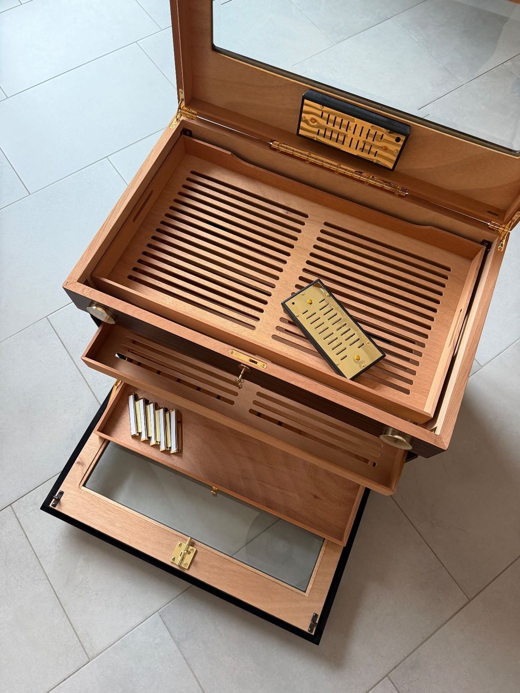 Adorini Humidor per sigari: Humidor Adorini Aficionado Deluxe - Versand möglich! – Usato da Hochfelden venduto da ksky79