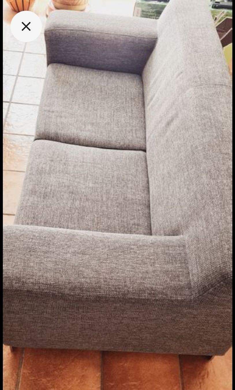 Divani: Sofa grau Stoff modern gute Zustand – Usato da Niederhasli venduto da Yuppy-Auktionen 1