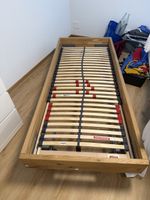 Bettrahmen aus Eichenholz mit Lattenrost guter Zustand