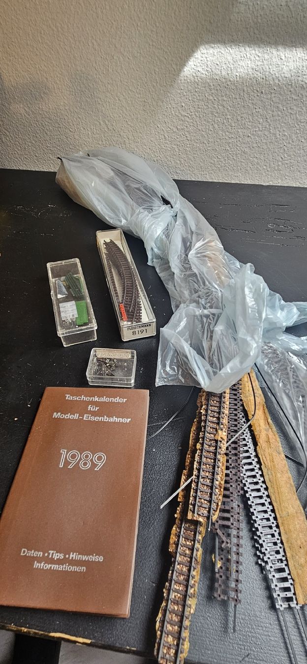 Arnold Modellini di ferrovie: Modelleisenbahn Konvolut Lot, Arnold, Faller, Fleischmann – Usato da Belp venduto da Ginus85 5