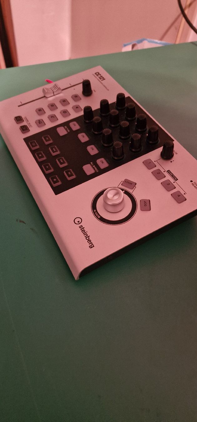 Sistema di controllo: Steinberg CC121 Advanced Integration Controller - Top! – Usato da Winterthur venduto da somasgrooverz