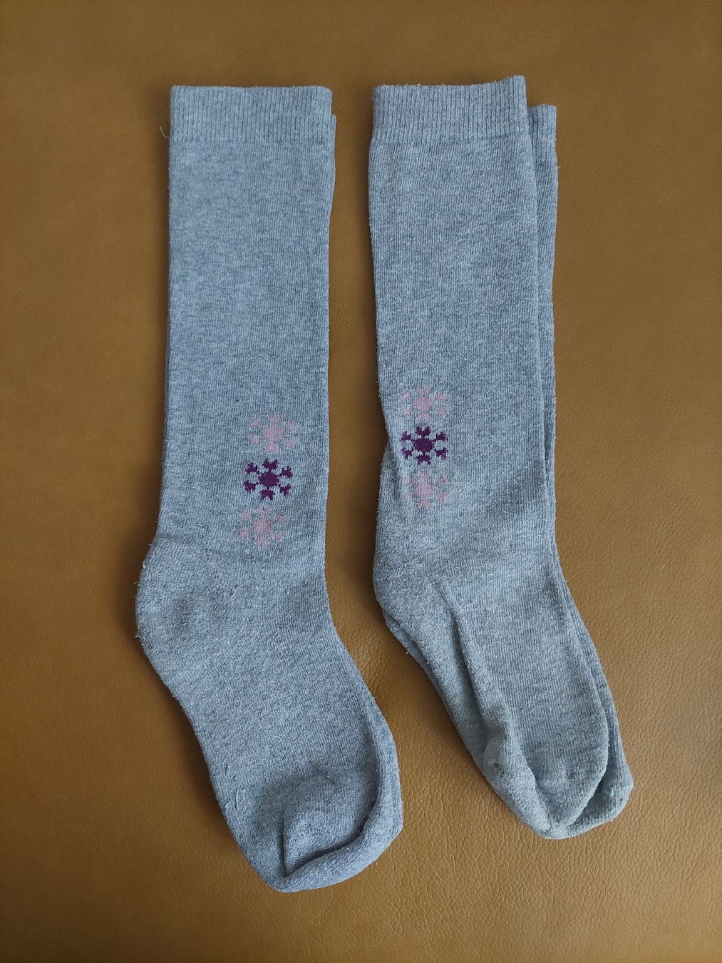 Socken für Kinder: Warme Wintersocken mit Schneeflockenmuster, Grösse 28 + 30 – Gebraucht aus Flims Dorf von Truemorish 2