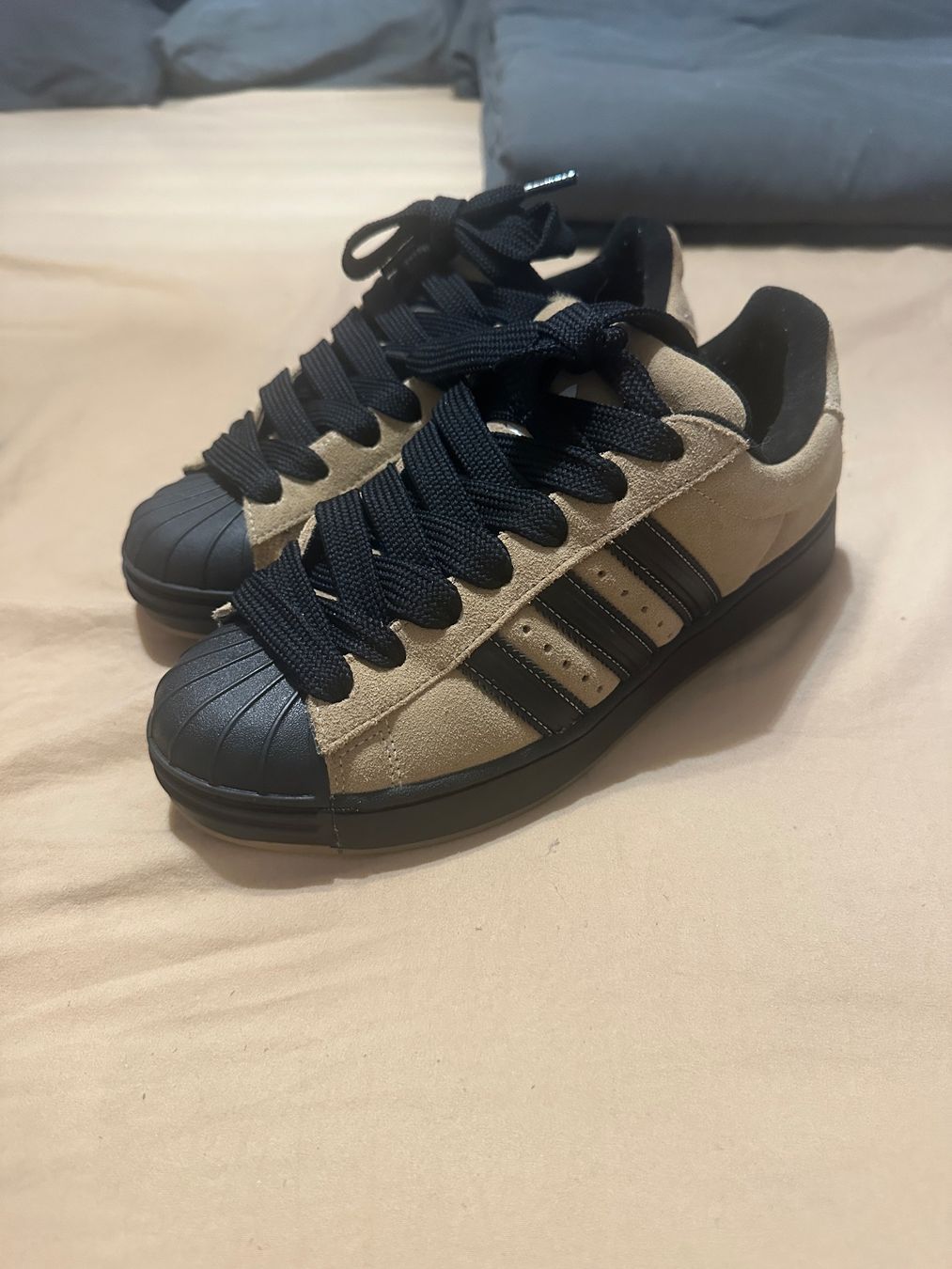 Adidas Scarpe da uomo: Adidas superstar ST beige 42 2/3 – Nuovo (secondo la descrizione) da Martigny venduto da doudou1983