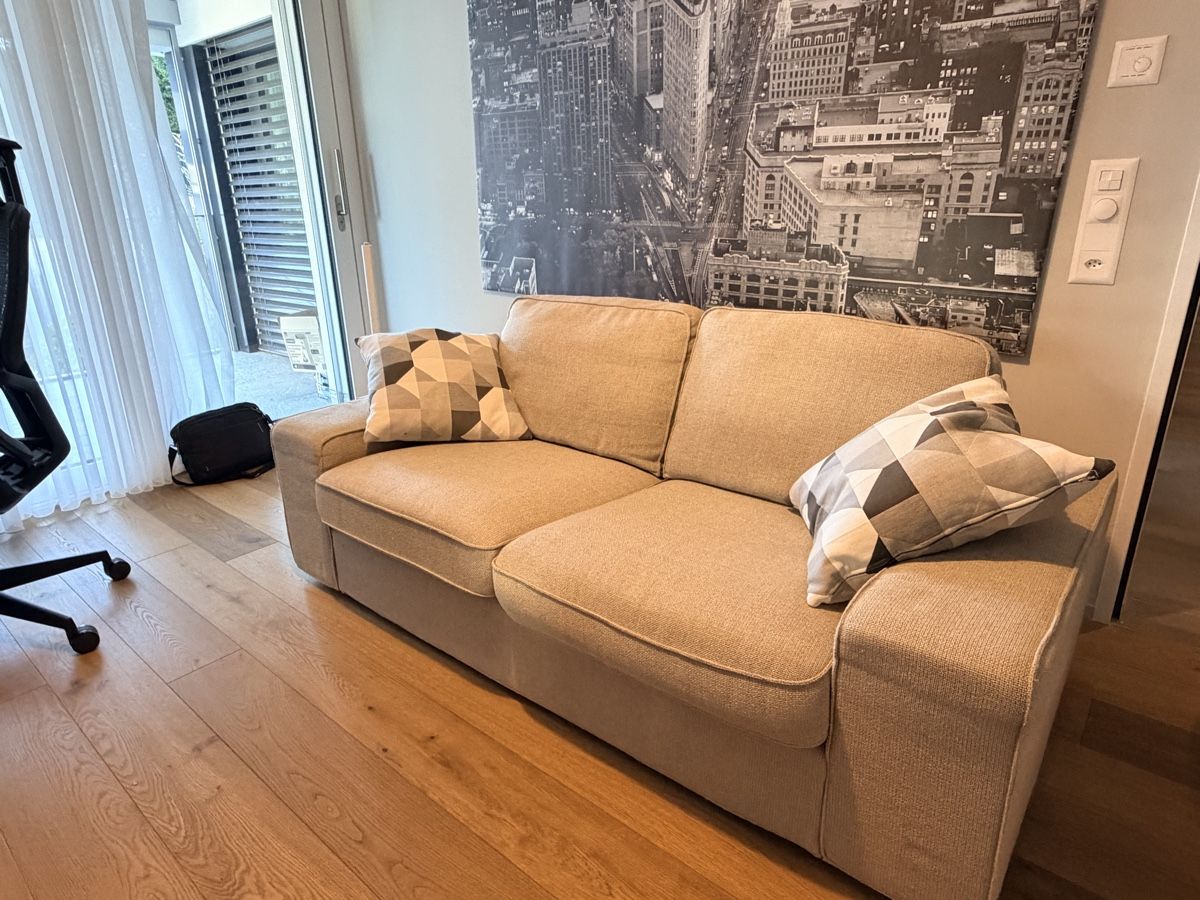 Divani: KIVIK 2er-Sofa, Tibbleby beige/grau – Usato da Thalwil venduto da BELLE09 2
