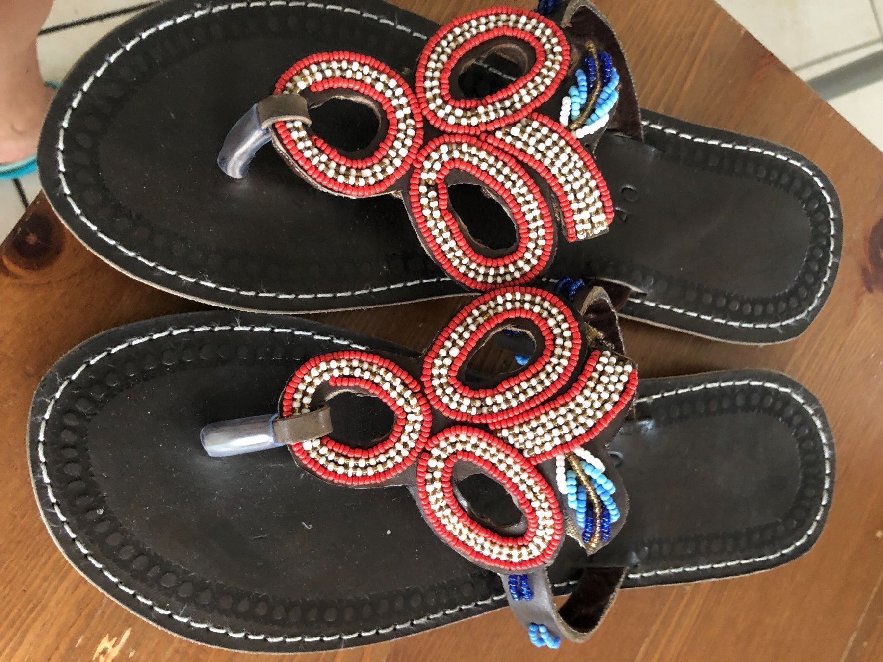 Scarpe da donna: Neue Flip Flops mit Perlen Gr.40 – Nuovo (secondo la descrizione) da Obergerlafingen venduto da cabo4 1