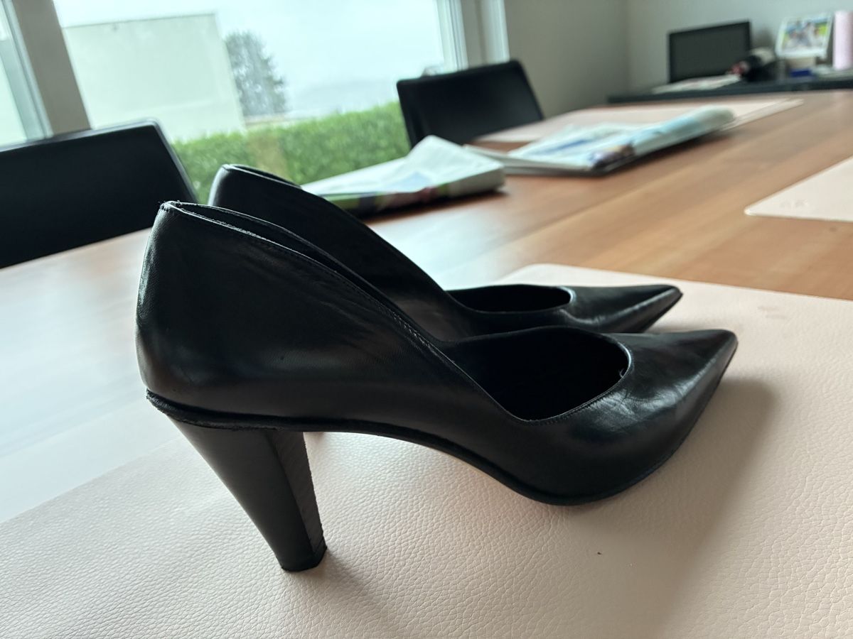 Damenschuhe: schwarze Pumps Leder  – Gebraucht aus Urdorf von mar_hts8 1
