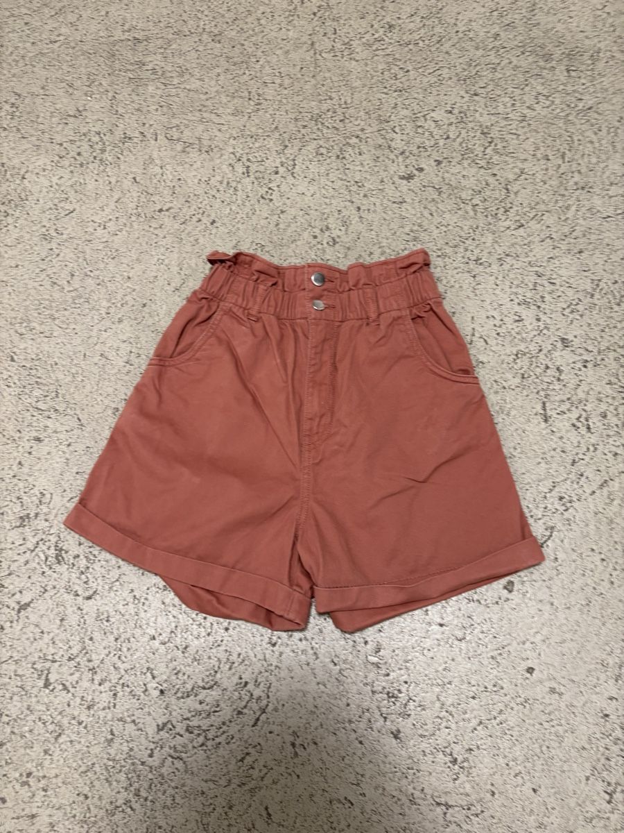 H&M Pantaloni: Damen Short,Gr.36;H&M – Usato da Winterthur venduto da Nena222