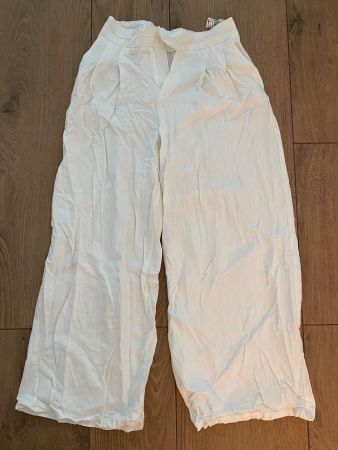 Weisse Sommerhose von Stradivarius, Grösse 34, neu!
