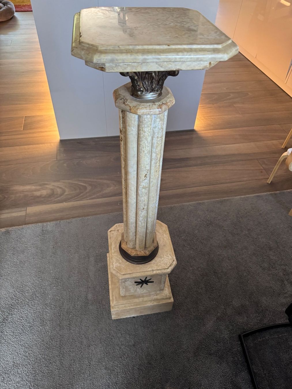 Sonstige Dekorationen & Accessoires: Marmorsäule / Pflanzenständer, Höhe 108cm ANTIK – Gebraucht aus Horgen von Auction-Kings 3