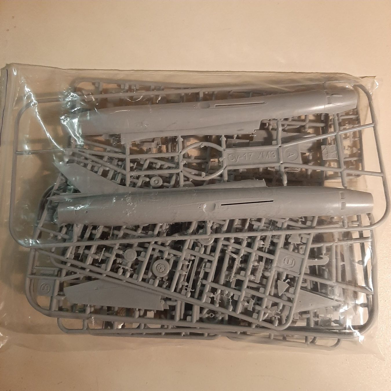 Modellbausätze & Standmodelle: 2019 ... Suchoi SU-17 UM 3 ... Modelsvit 72050 – Neu (gemäss Beschreibung) aus Bonstetten von Benibanny59 4