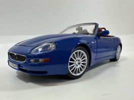 Maserati Spyder V8 1:18, blau, BBURAGO 