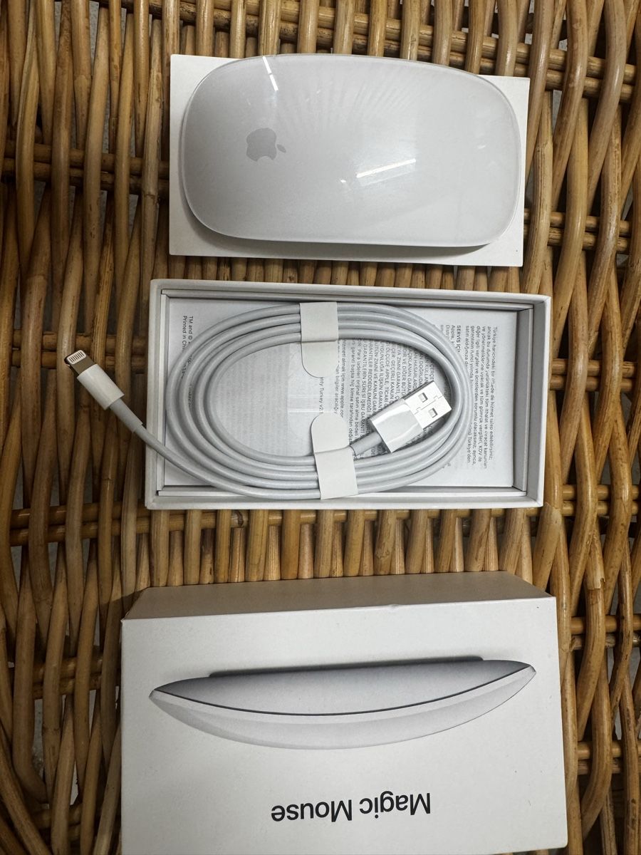 Apple Souris: Apple Magic Mouse 2 Maus mit Ladekabel neuwertig – Neuf (Voir description) à Zürich par JUMAI06