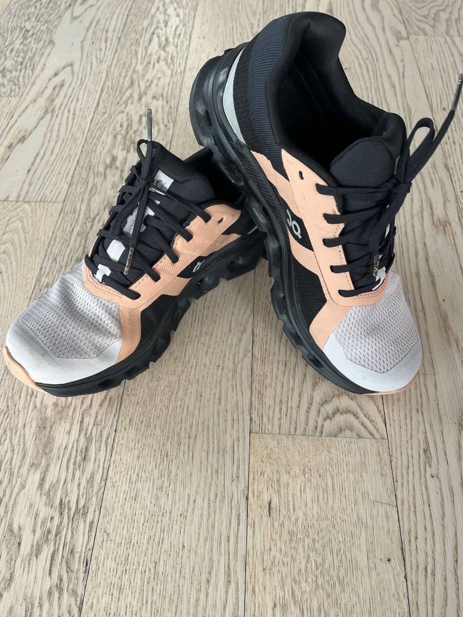 On Chaussures femmes: On Cloudrunner Waterproof 39 – D'occasion à Tagelswangen par Ugine_09