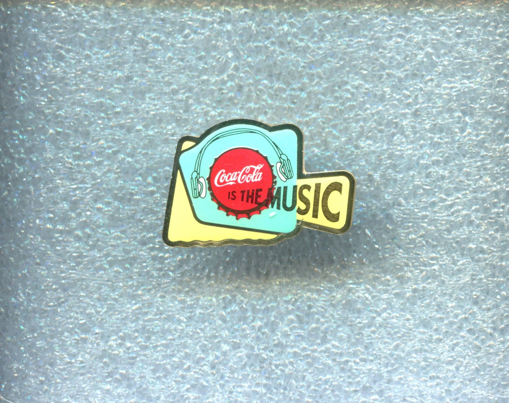 Coca-Cola Placchette & Badge: Coca Cola  IS THE MUSIC – Usato da Winterthur venduto da Sammleroase