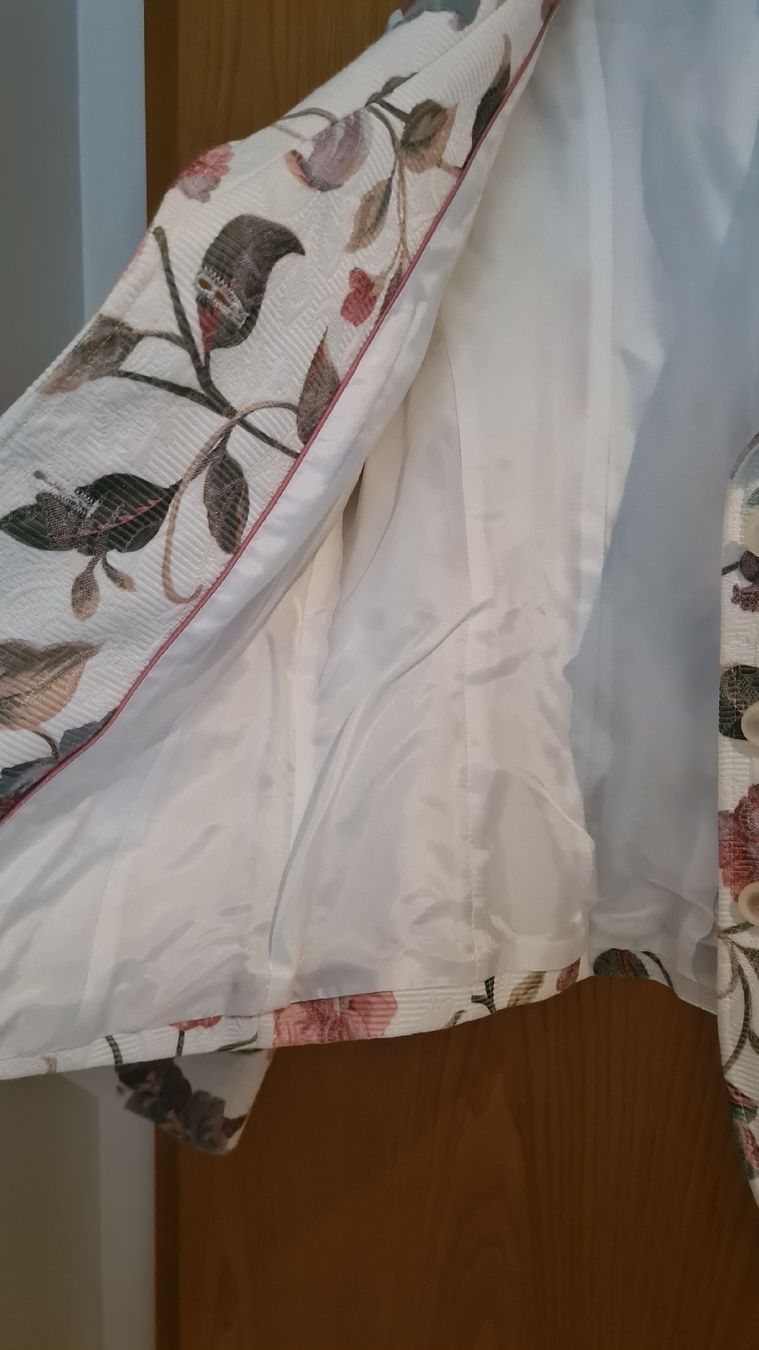 Madeleine Jacken: Madeleine Damen Blazer Gr.40/42 mit Blumenmuster – Gebraucht aus Dussnang von Mak13 2