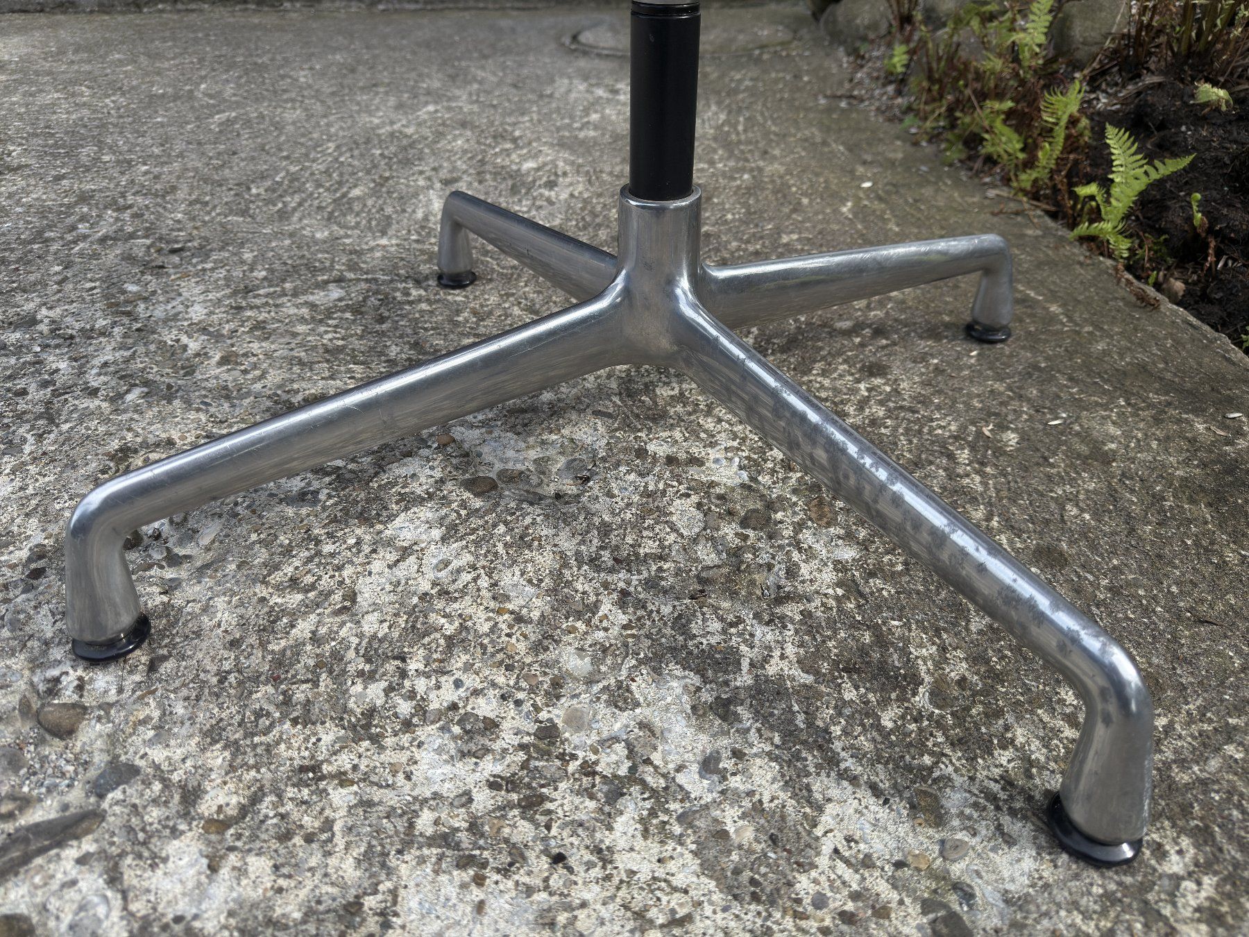 Eames Stühle: Vitra Eames Aluminium Chair EA 106 3/3 – Gebraucht aus Ulisbach von Mithrandirr 8
