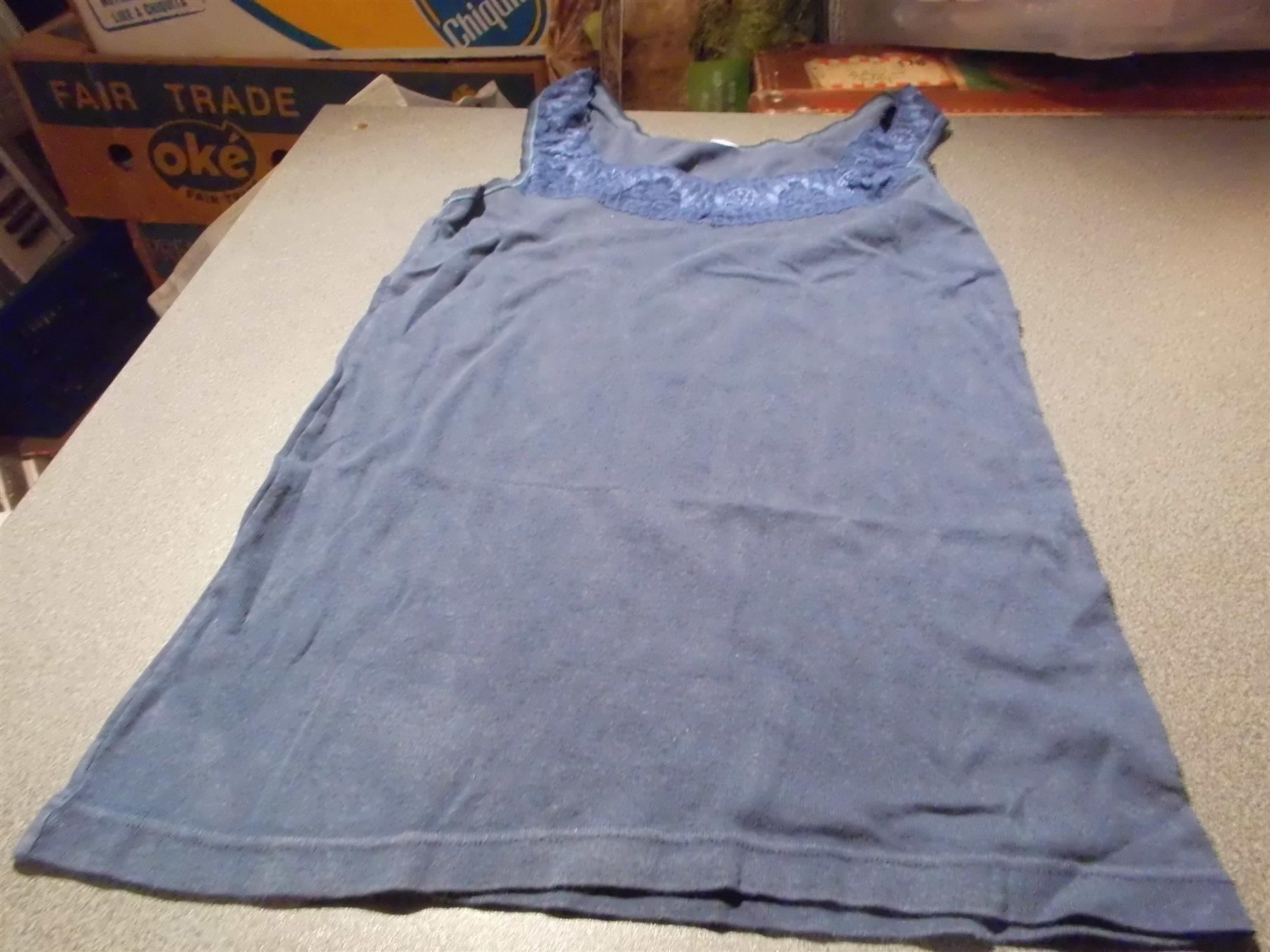 Tops: Top ca. Grösse M, dunkelblau/Spitzen – D'occasion à Zürich par Motzkuh