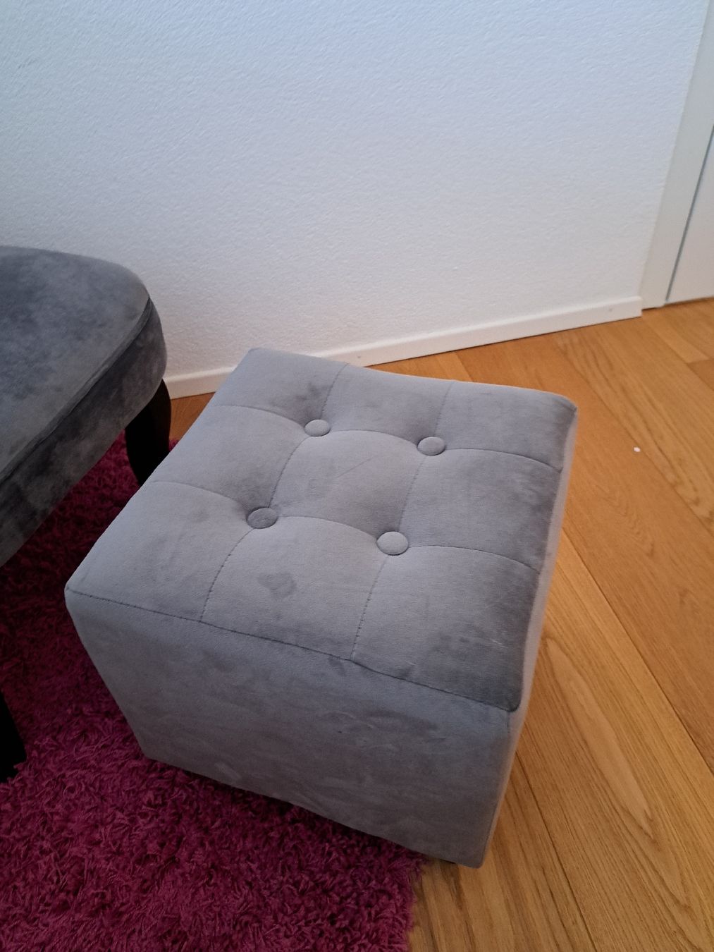 Conforama Poltrone: Grauer Sessel mit Hocker - guter Zustand! – Usato da Visperterminen venduto da heinzi_02 1