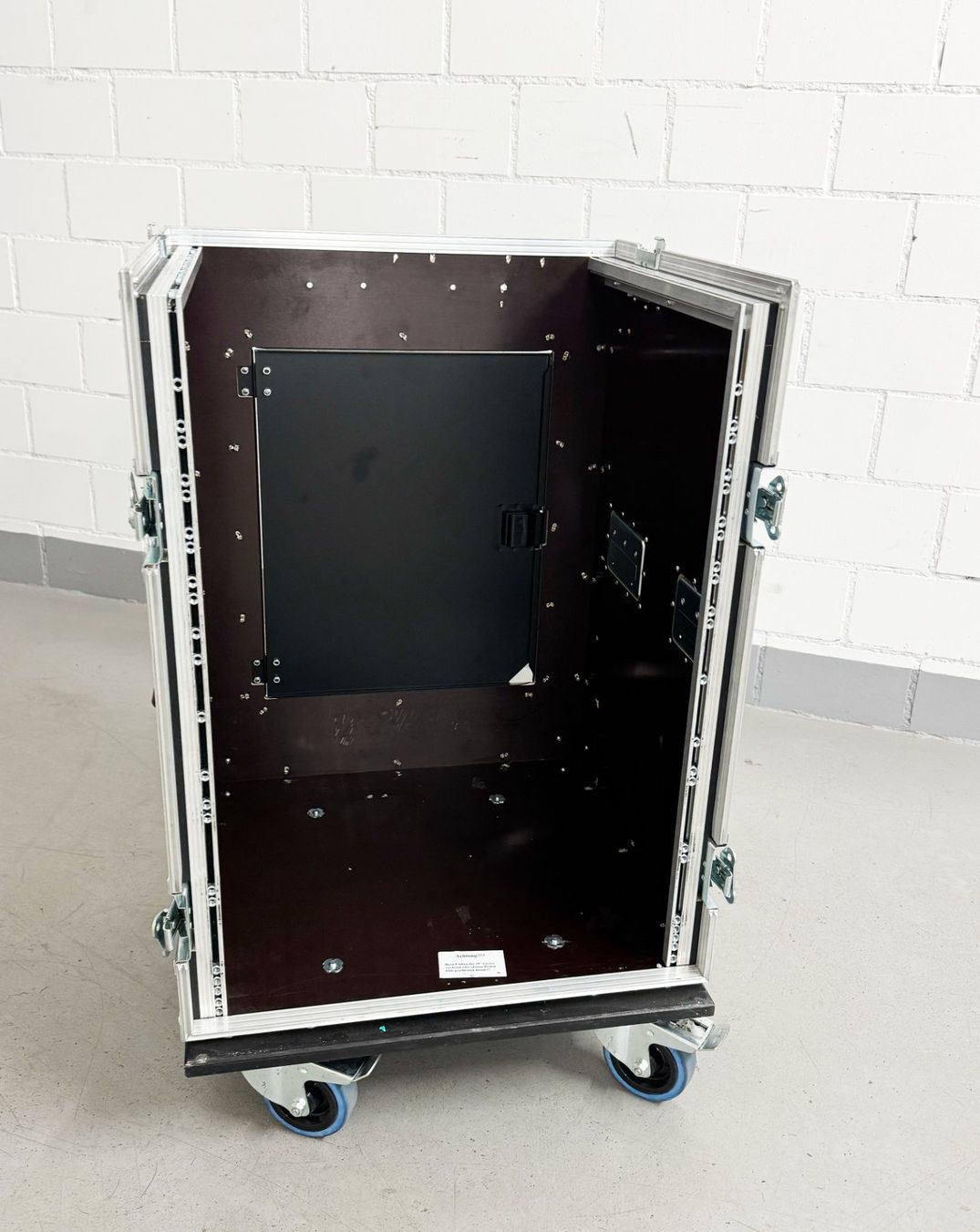 Autres accessoires: Thon L-Rack 15HE 45 mit Rollen – D'occasion à Zürich par  1
