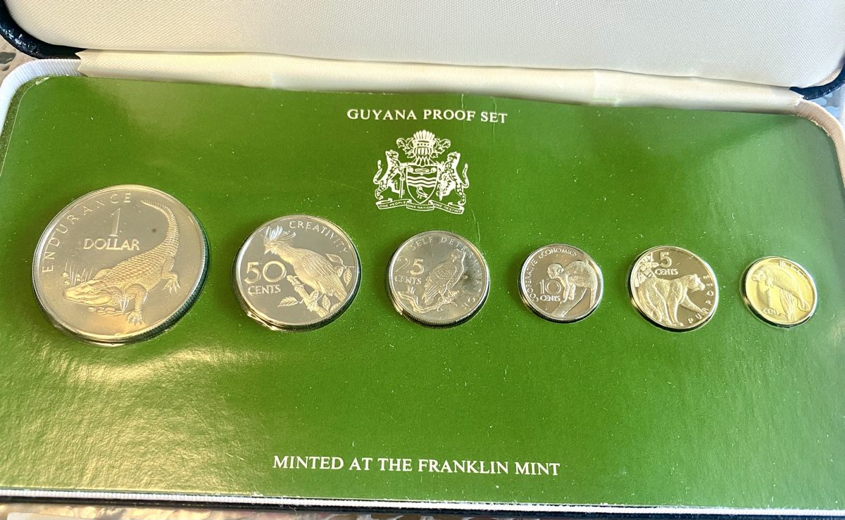 Tutti le monete: Guyana coin set 1980 proof – Nuovo e nell'imballaggio originale da Zürich venduto da Tasmiyah 1