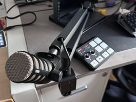 Rode Podmic Mikrofon mit Arm + Streamer X mixer