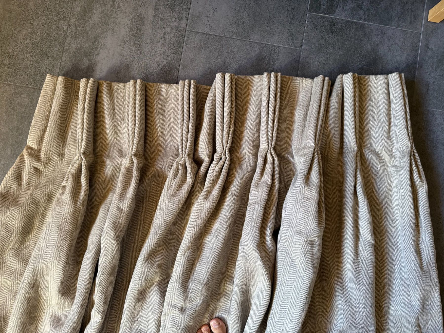 Tende: high-opacity linen curtains – Usato da Oeschseite venduto da -Luxury-On-Line- 3