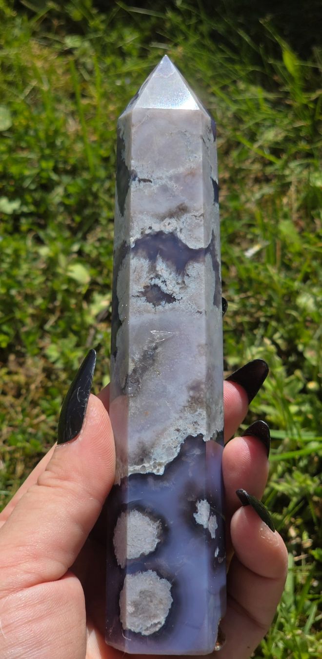 Minerali & Pietre curative: Blauer Blumenachat Obelisk E 233g – Nuovo e nell'imballaggio originale da Matzingen venduto da Shay_Crystalz