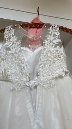 Festkleid Mädchen weiss Grösse 128 Spitze sehr guter Zustand