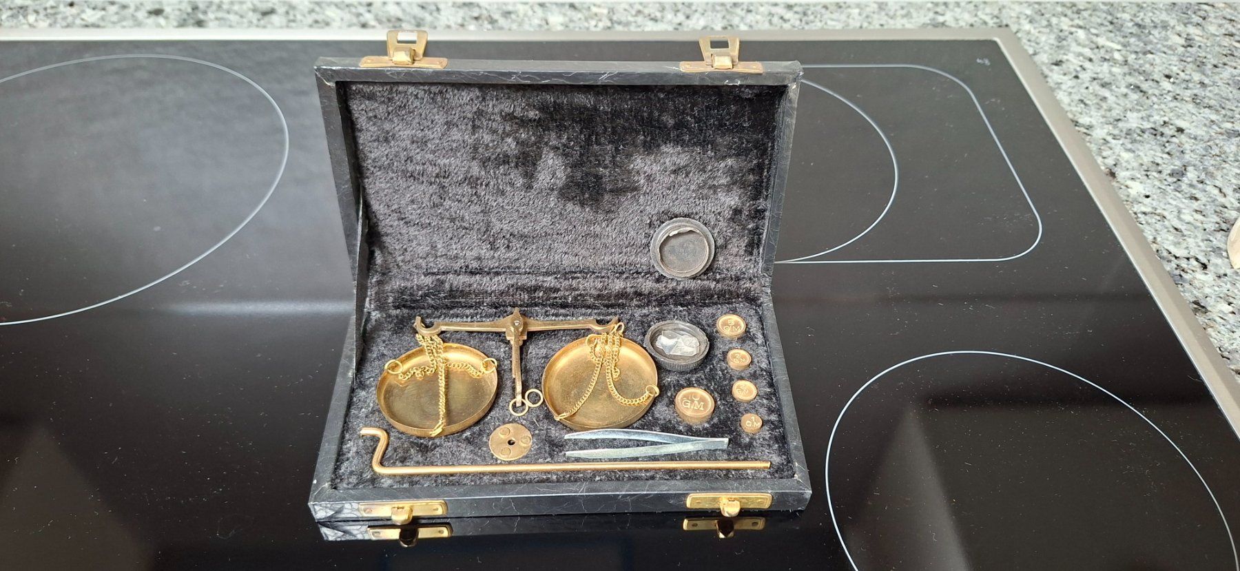 Balances et poids: Goldwaage mit Box – D'occasion à Möhlin par teddybaer8