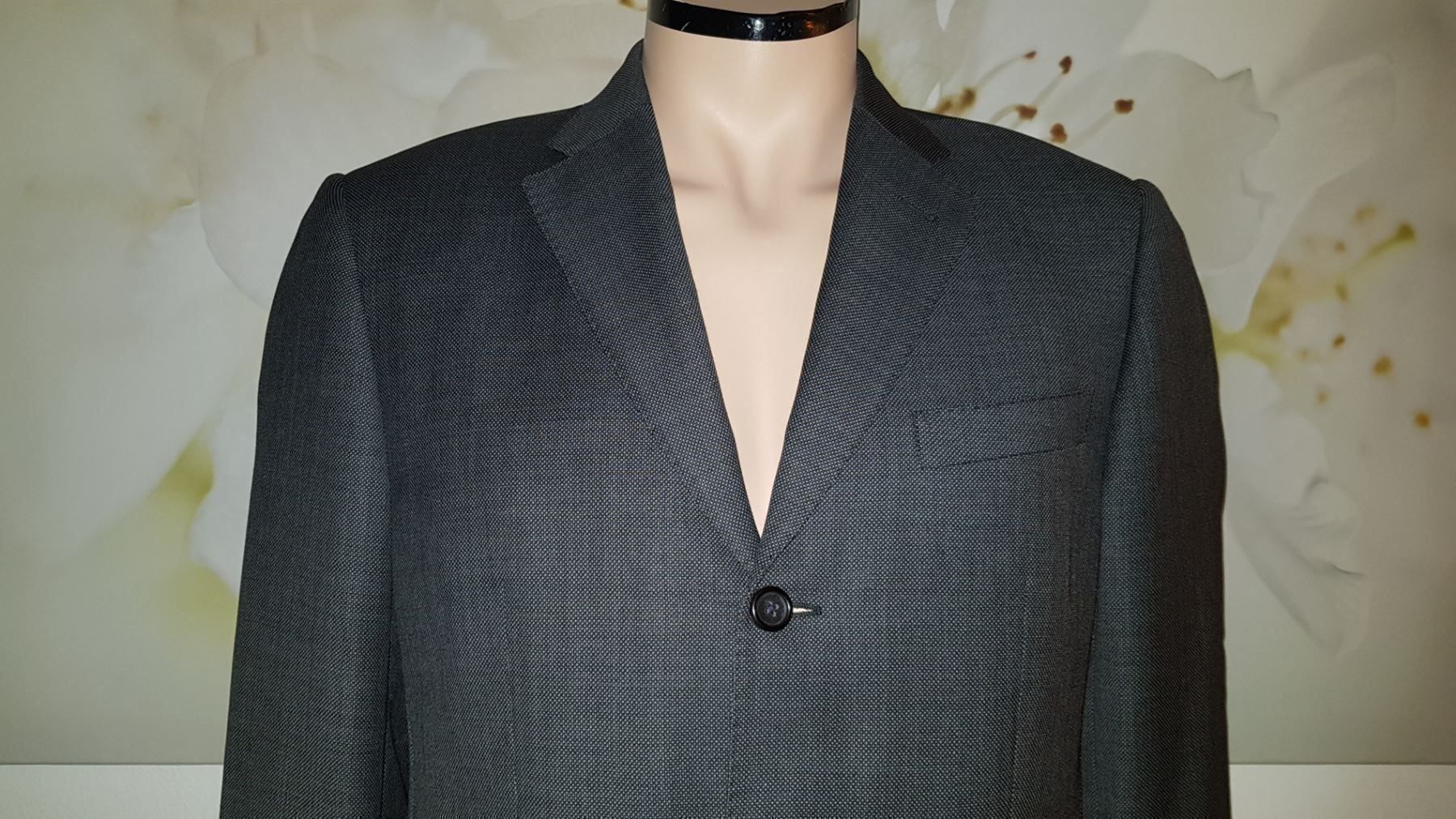 Valentino Anzüge: VALENTINO Costume / Anzug taille / Grosse 52 – Gebraucht aus Cossonay-ville von Super-Price-Quality 1