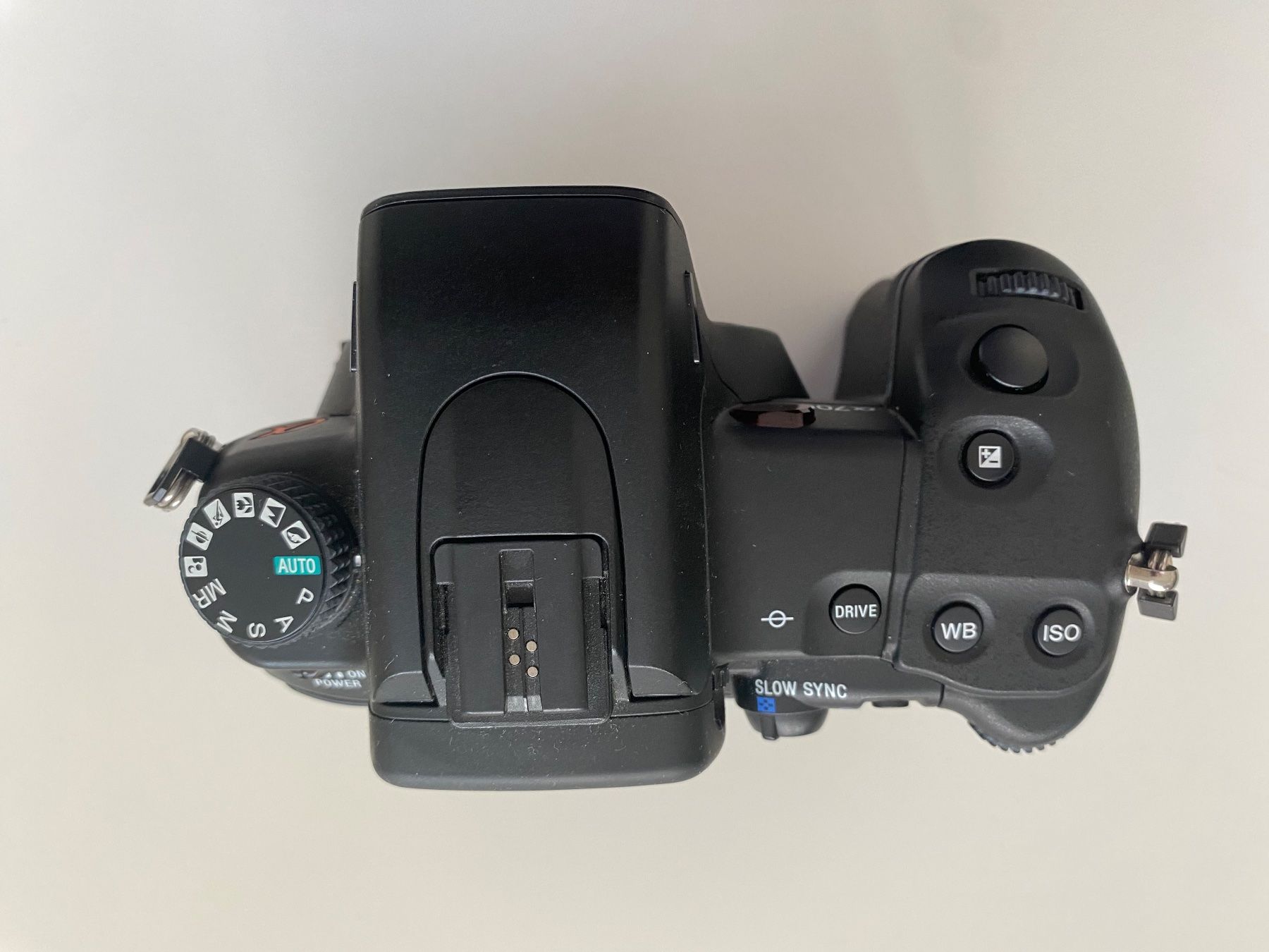 Sony Fotocamera: Sony Alpha 700 inkl. Objektiv, Blitzgerät und Stativ – Usato da Baar venduto da Jibi79 1