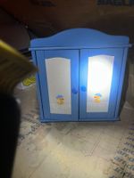 Kleiderschrank für Puppenkleider